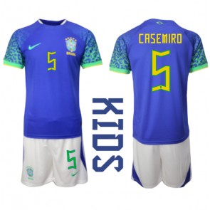 Brasilien Casemiro #5 Replika Babytøj Udebanesæt Børn VM 2022 Kortærmet (+ Korte bukser)